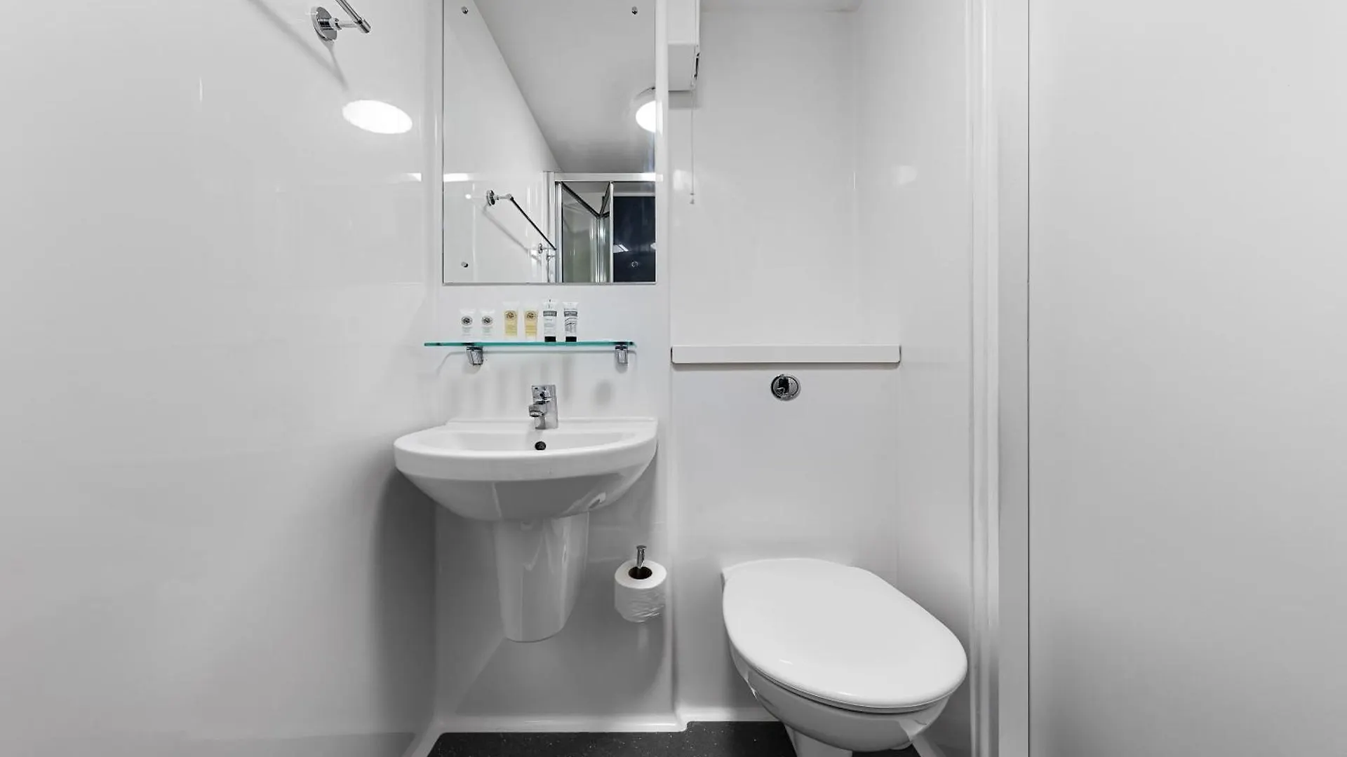 Spacious Double Bed In Lewisham Well Connected London
