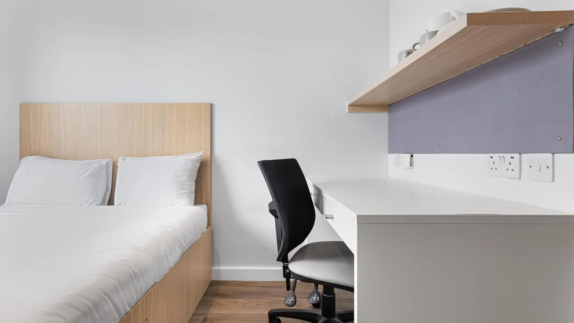 Spacious Double Bed In Lewisham Well Connected London Apartment