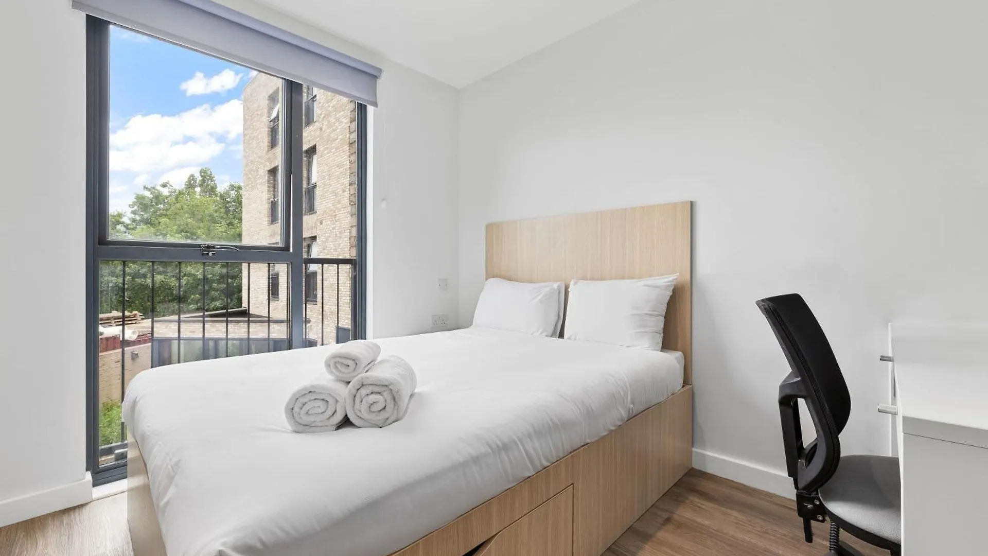 Spacious Double Bed In Lewisham Well Connected London